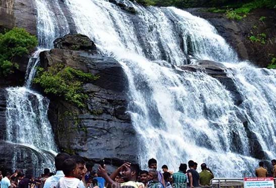 குற்றாலம் மெயின் அருவியில்  சுற்றுலா பயணிகள் குளிக்க தடை